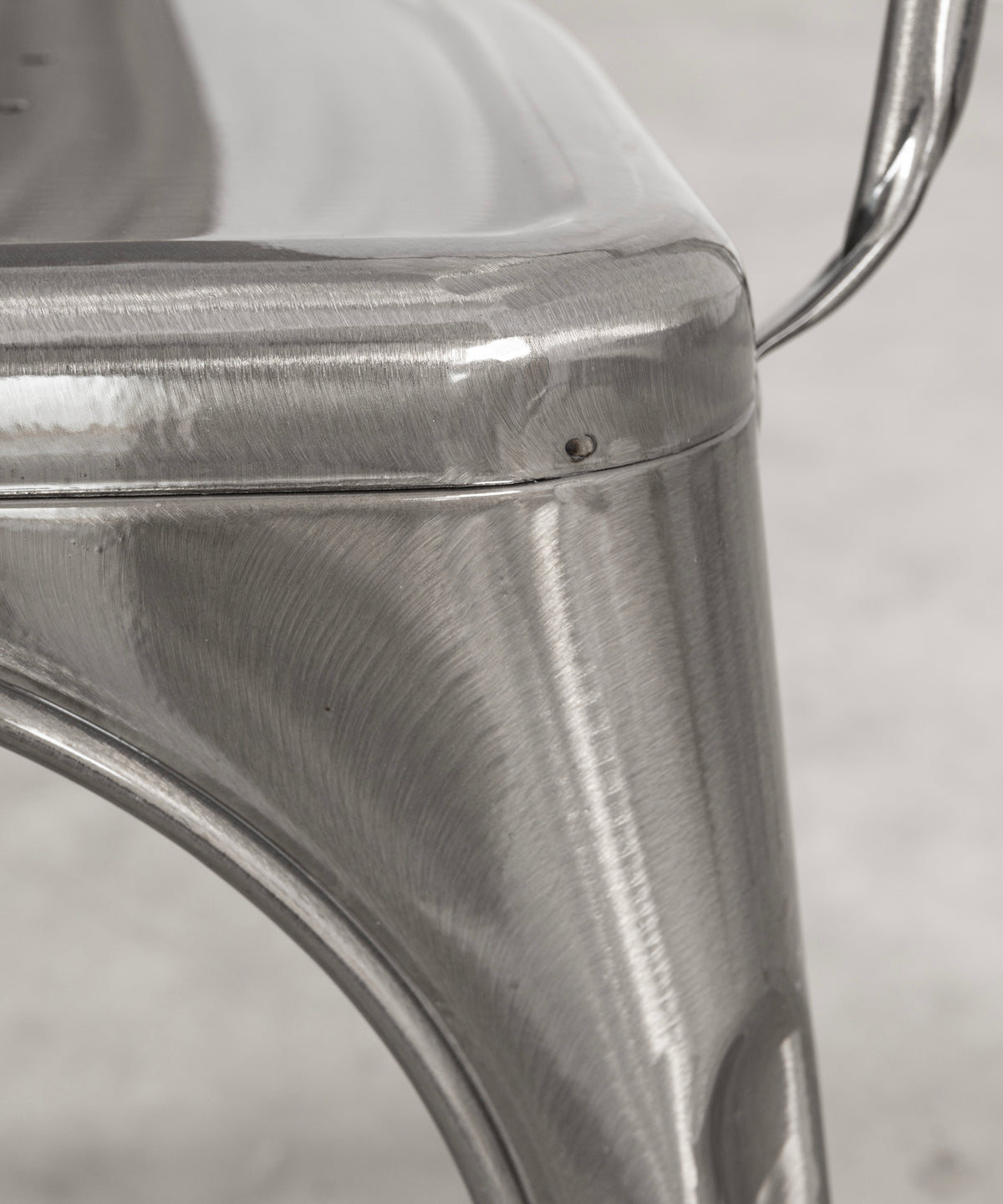 Silla de Metal Tolik con Reposabrazos - Polish Edition Sillas Metálicas Northdeco
