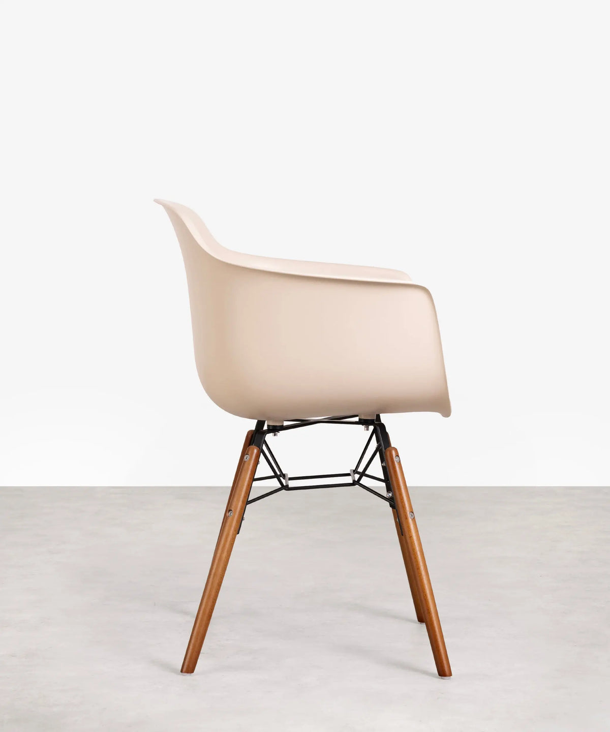 42026451140787 Silla Elon Arms Sillas de Plástico Northdeco