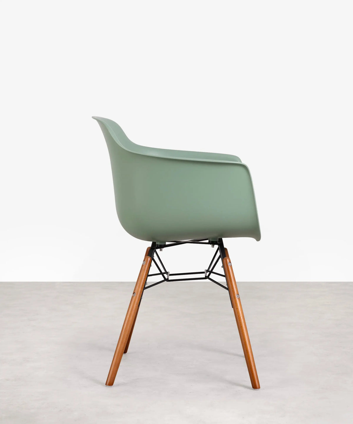 42033245094067 Silla Elon Arms Sillas de Plástico Northdeco