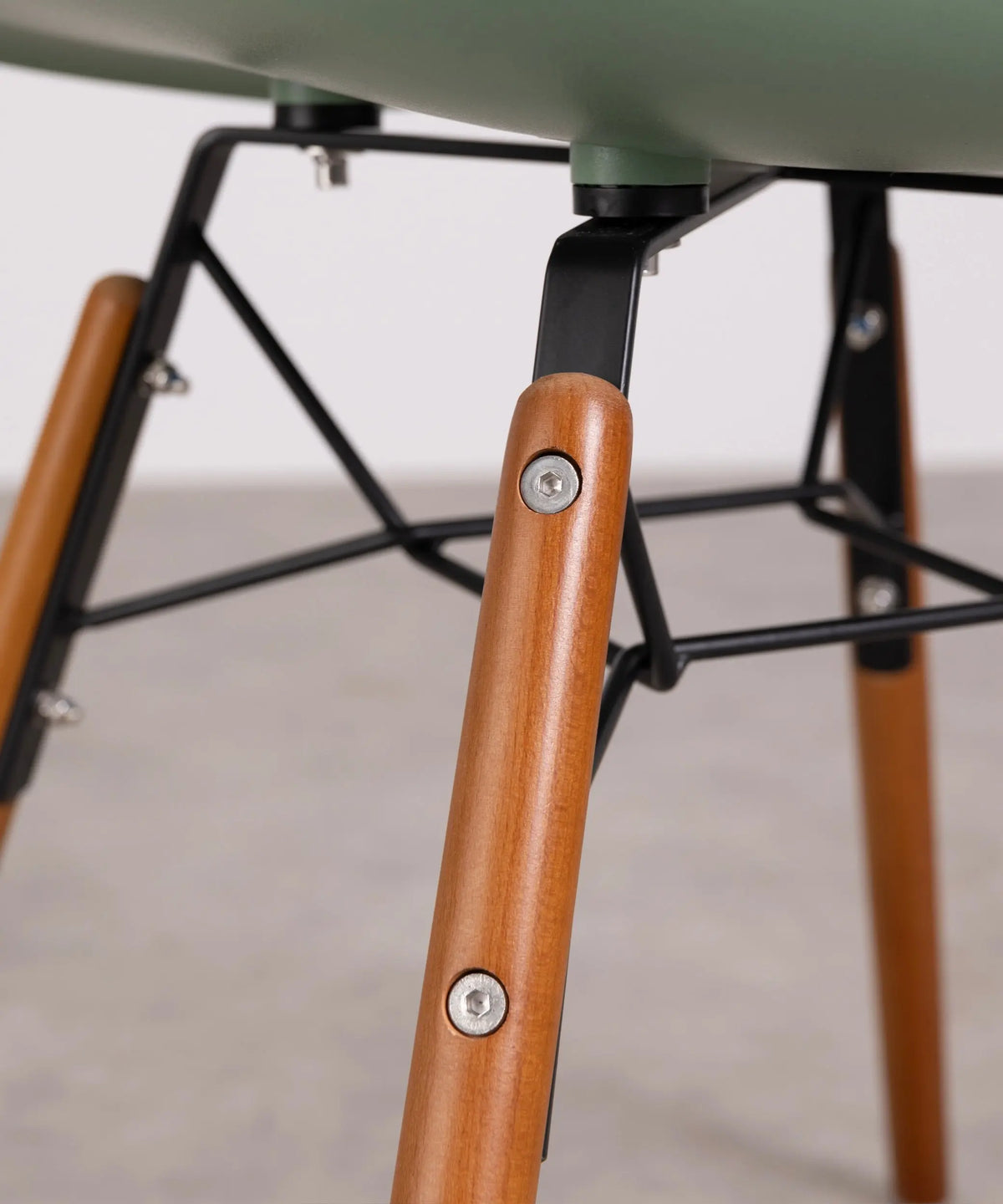 42033245094067 Silla Elon Arms Sillas de Plástico Northdeco