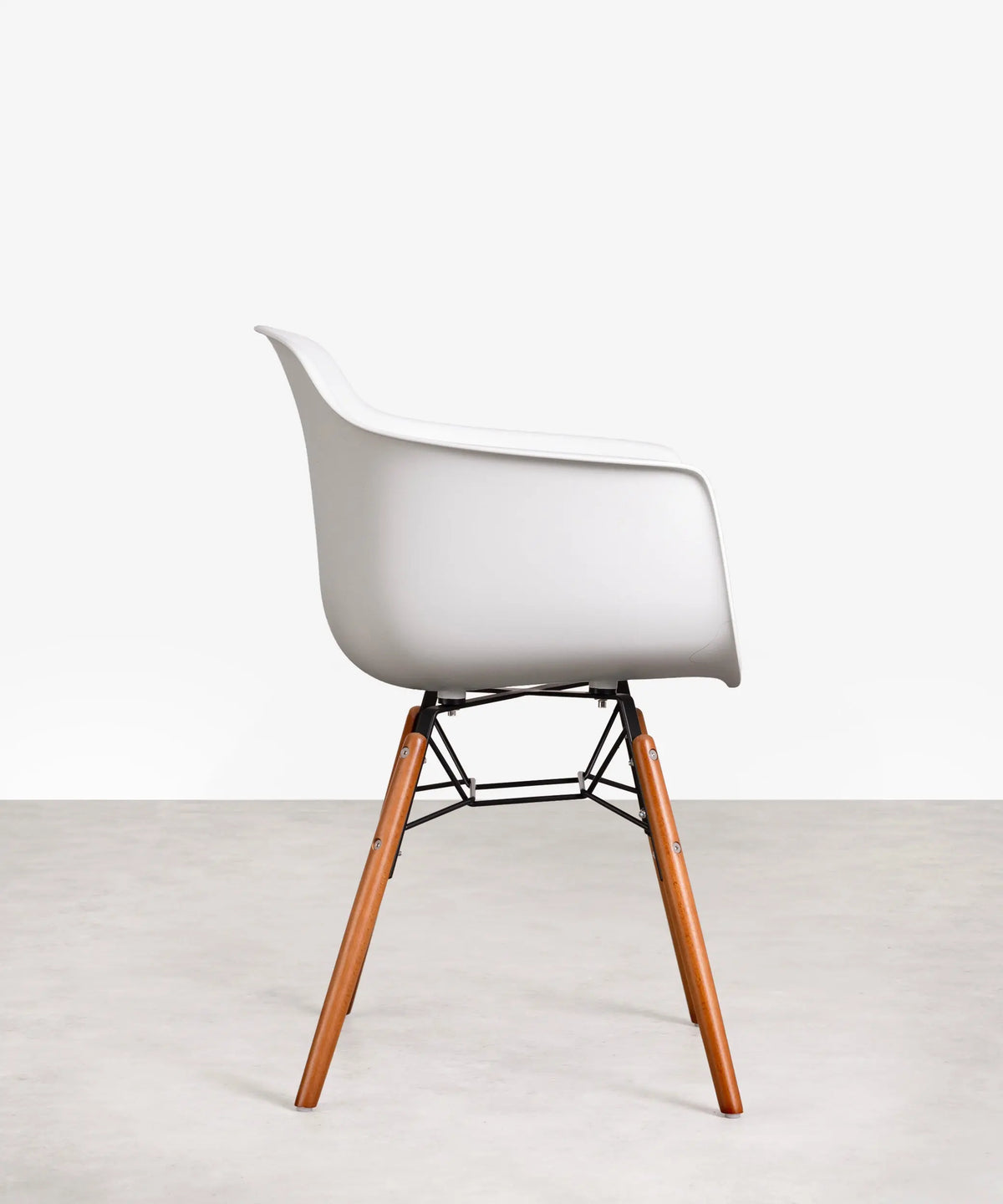 42135554621619 Silla Elon Arms Sillas de Plástico Northdeco
