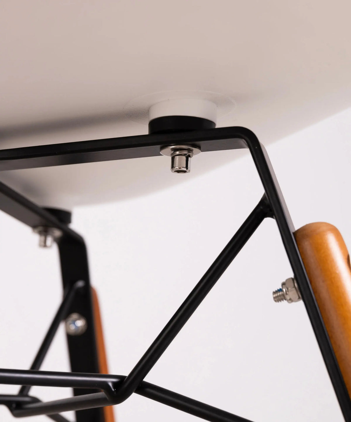 42135554621619 Silla Elon Arms Sillas de Plástico Northdeco