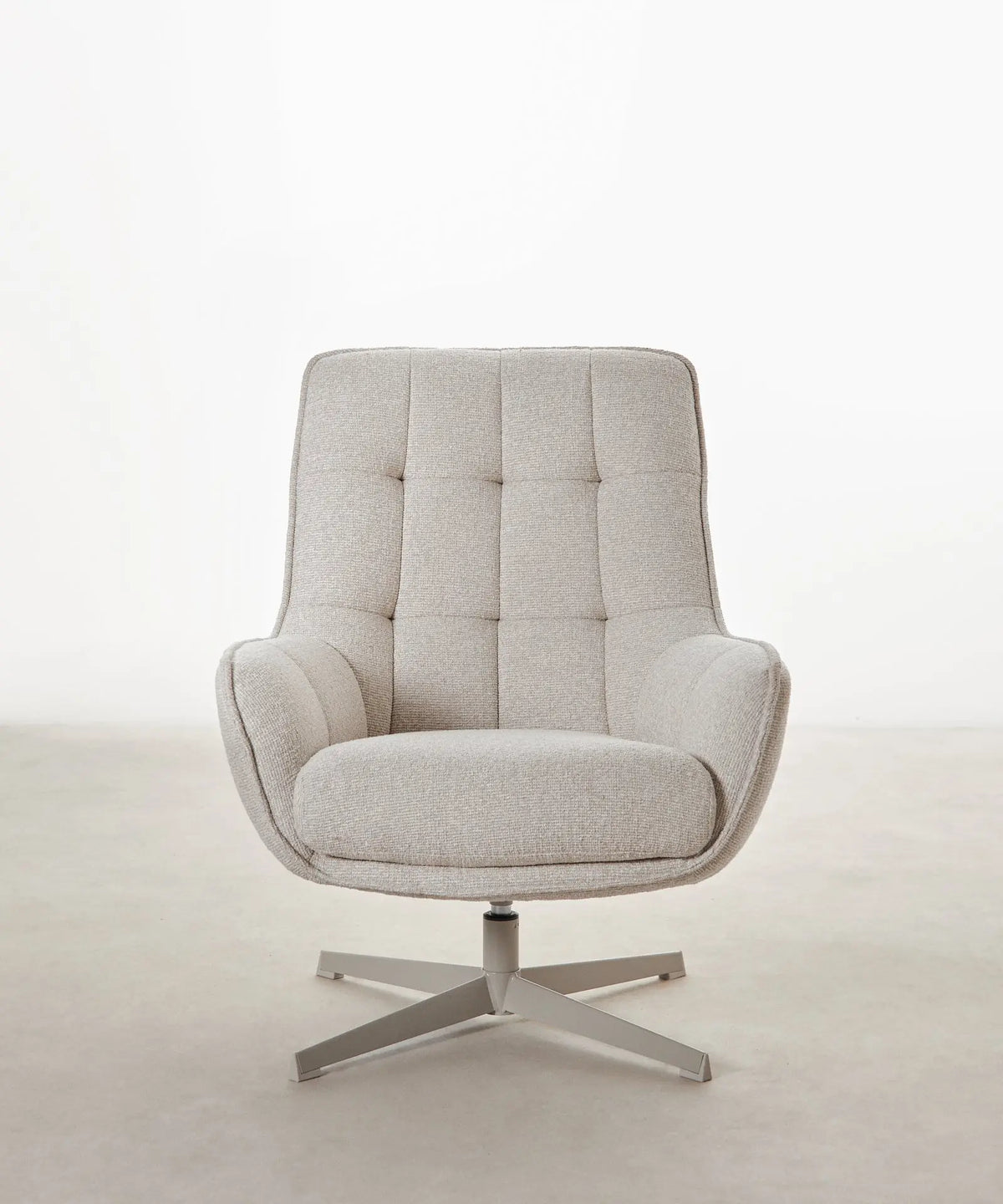 55201055932802 Sillón giratorio de tejido suave Alvar Sillones tapizados Northdeco