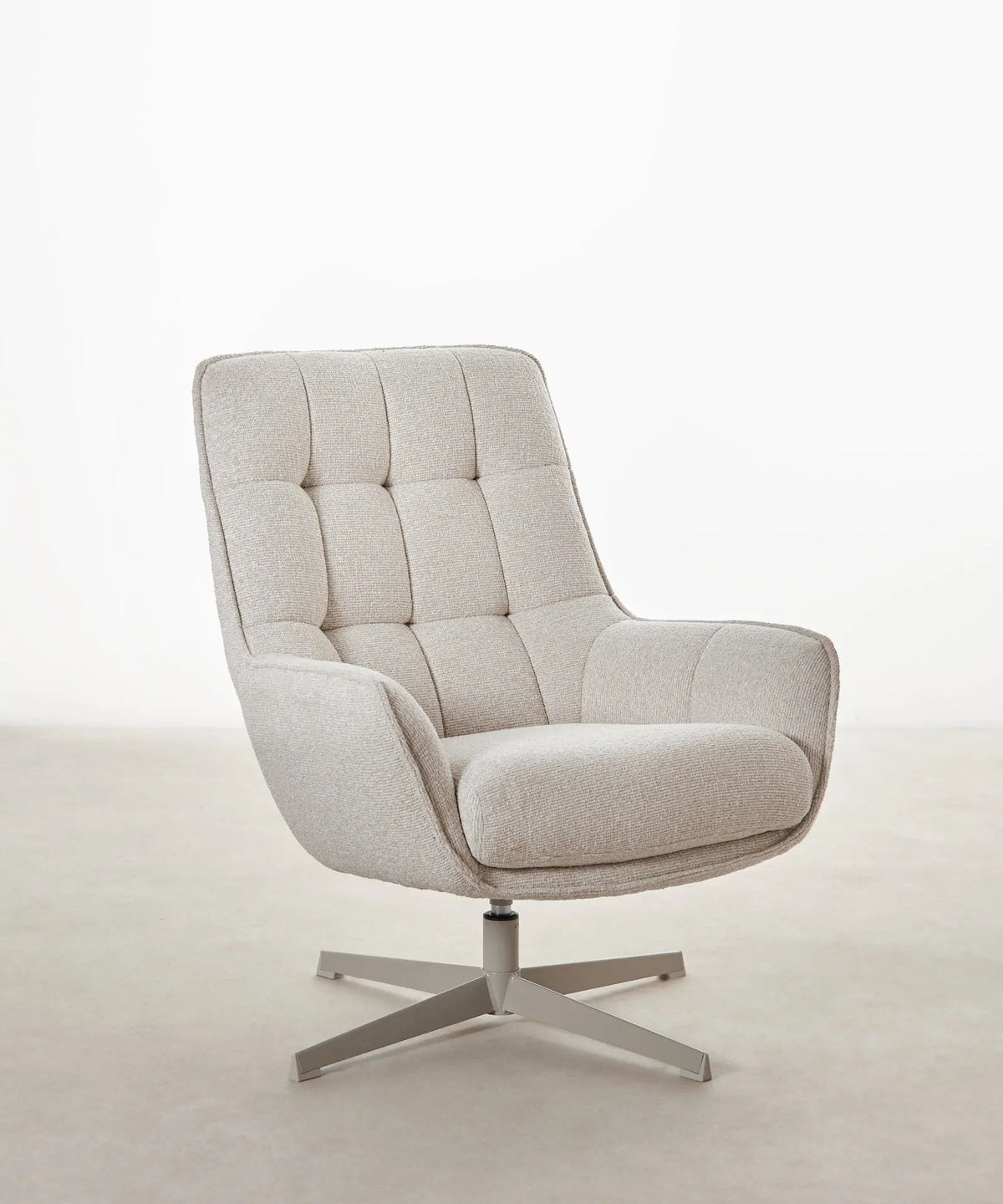 55201055932802 Sillón giratorio de tejido suave Alvar Sillones tapizados Northdeco