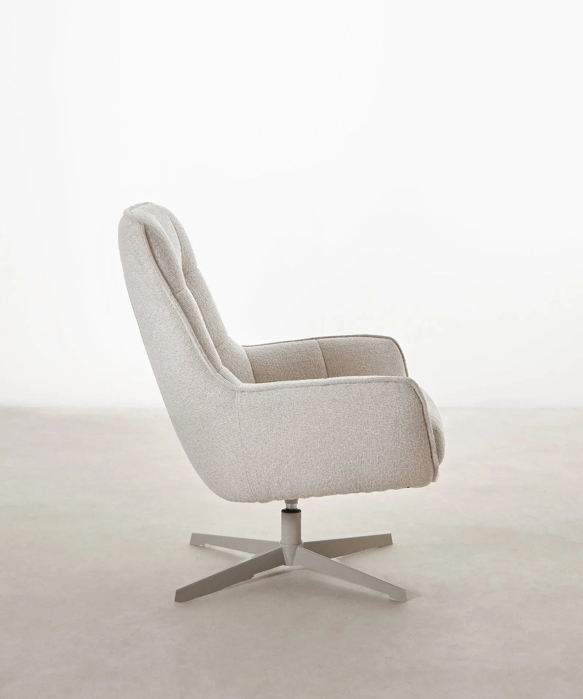 55201055932802 Sillón giratorio de tejido suave Alvar Sillones tapizados Northdeco