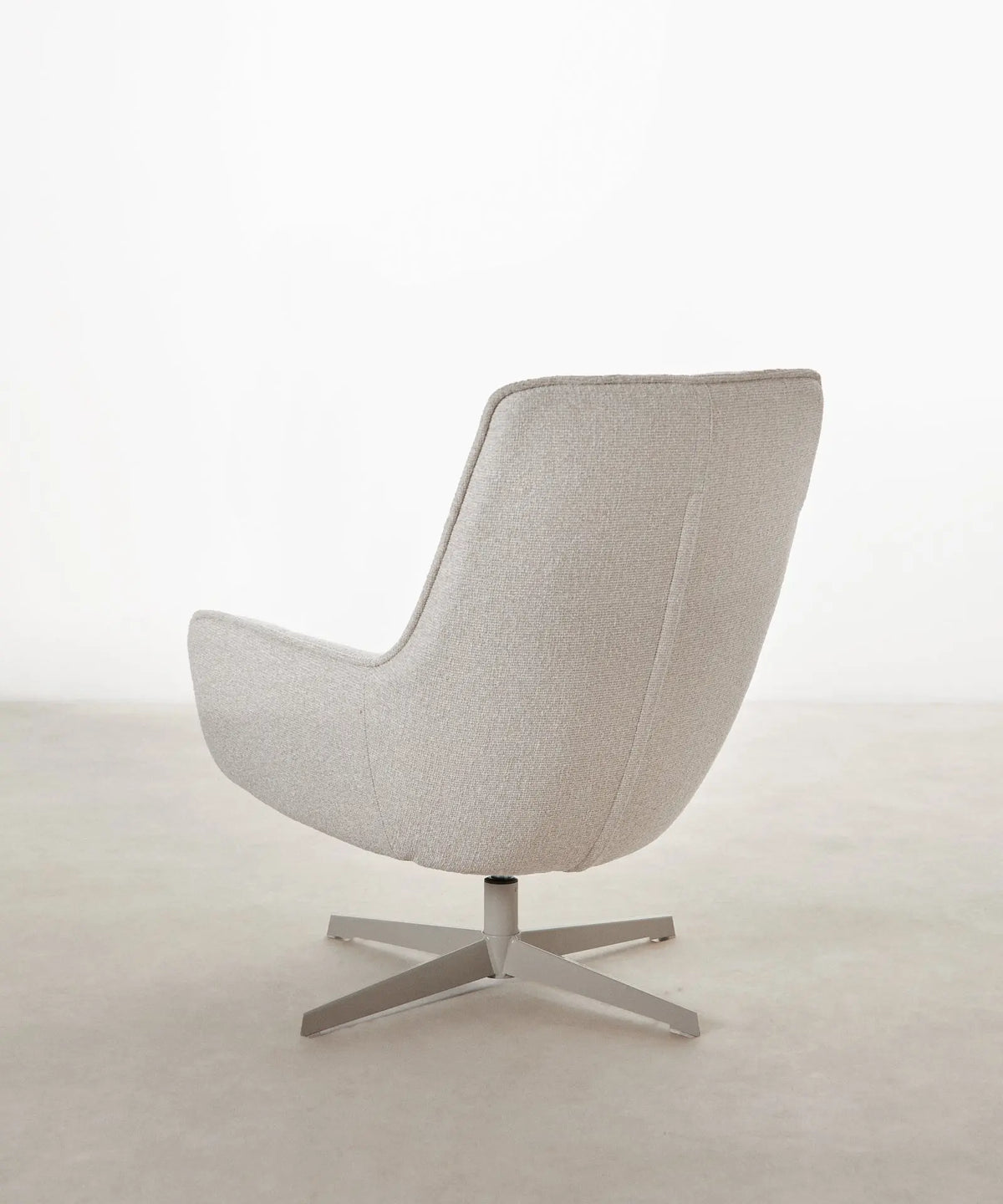 55201055932802 Sillón giratorio de tejido suave Alvar Sillones tapizados Northdeco
