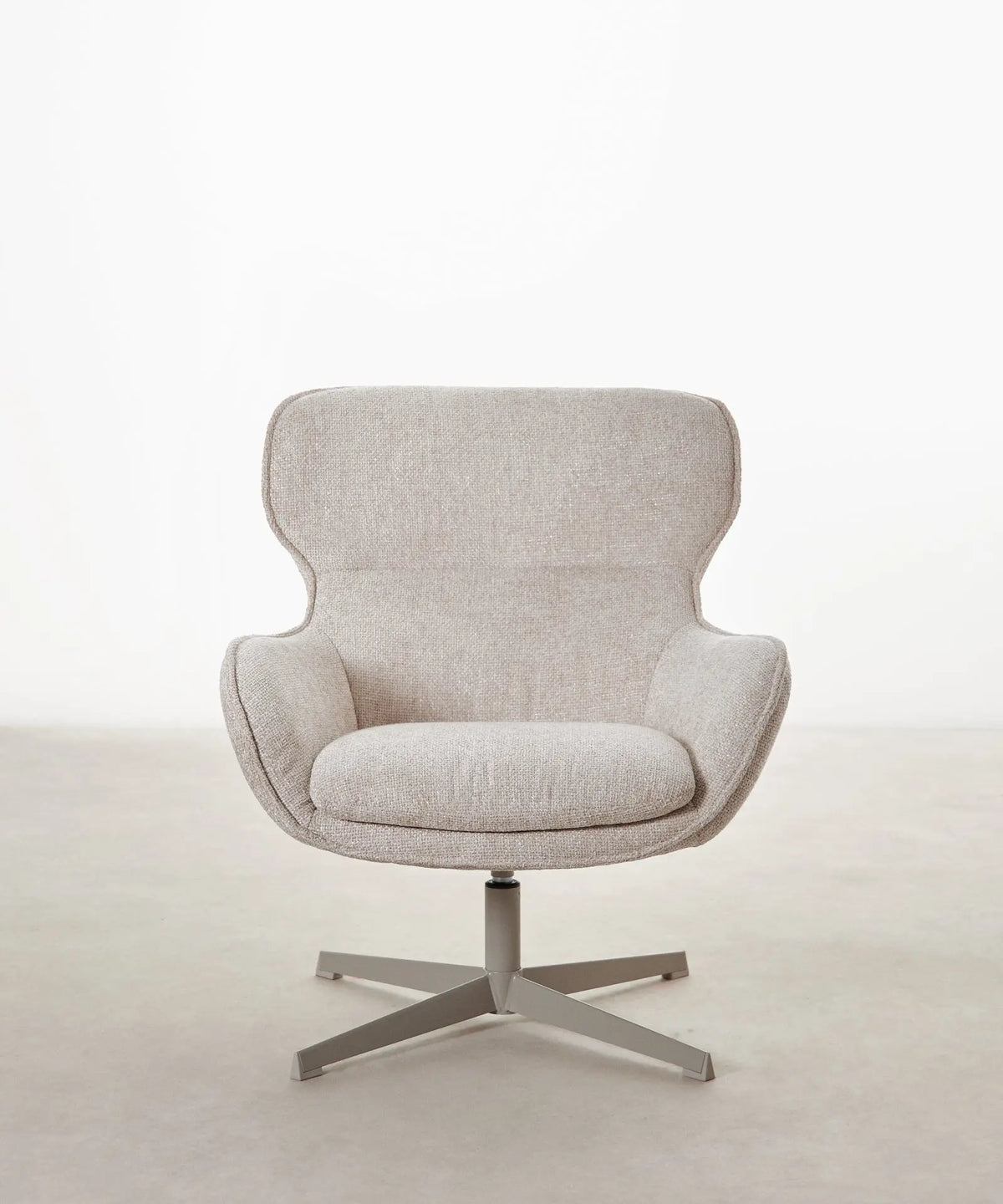 55201049772418 Sillón giratorio en tejido suave Norden Sillones tapizados Northdeco