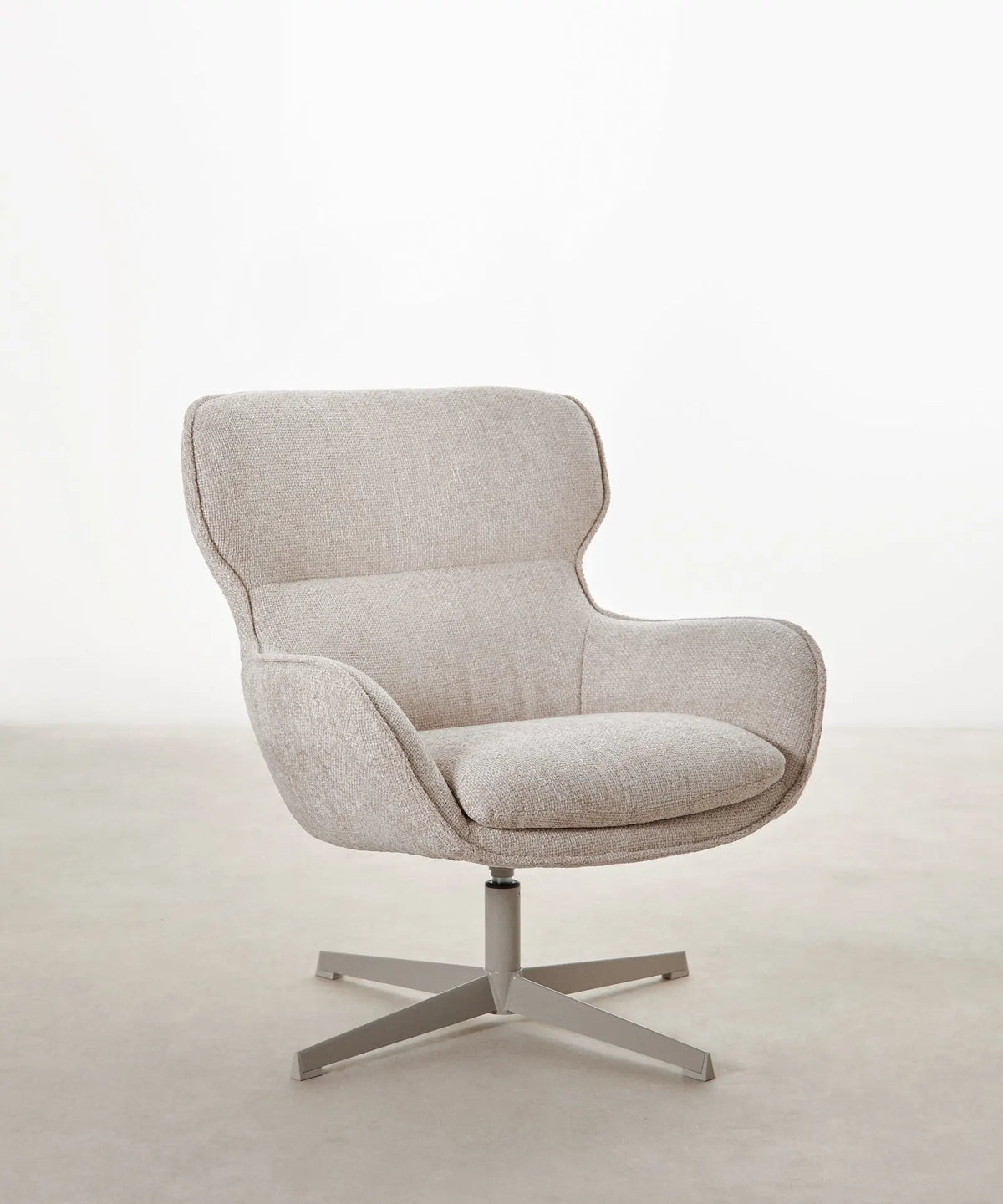 55201049772418 Sillón giratorio en tejido suave Norden Sillones tapizados Northdeco