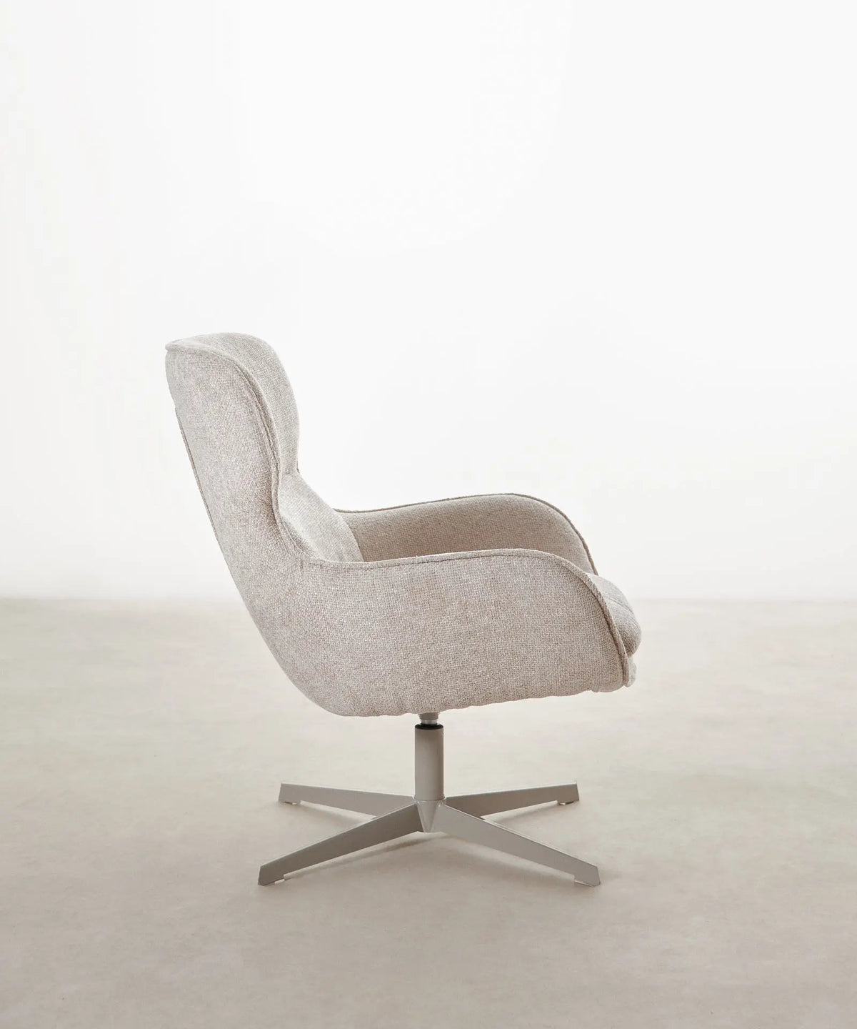 55201049772418 Sillón giratorio en tejido suave Norden Sillones tapizados Northdeco