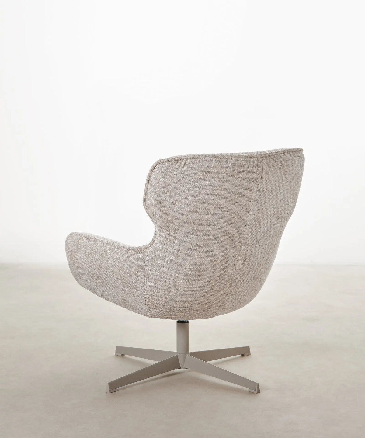 55201049772418 Sillón giratorio en tejido suave Norden Sillones tapizados Northdeco