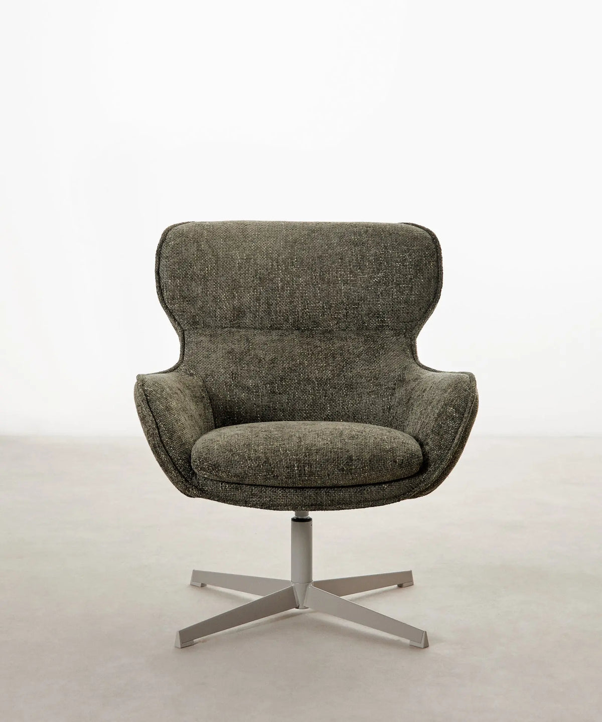 55201049805186 Sillón giratorio en tejido suave Norden Sillones tapizados Northdeco