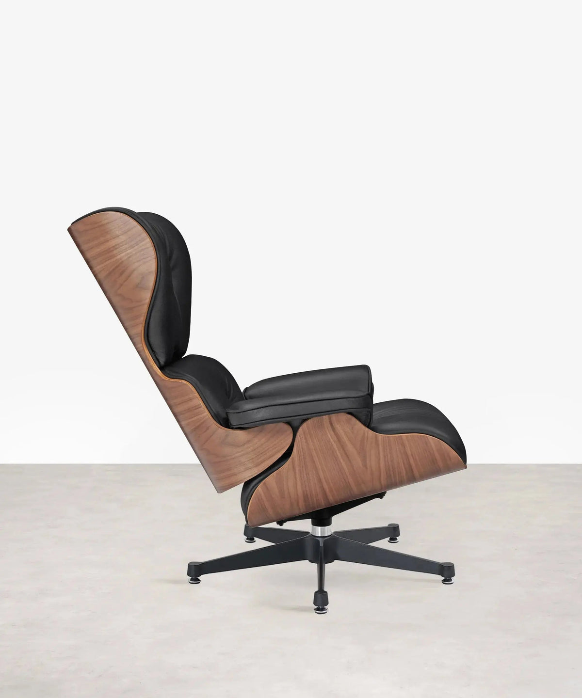46580671218001 Sillón en Madera Tapizado en Piel Italiana con Reposapiés Sillones tapizados Northdeco