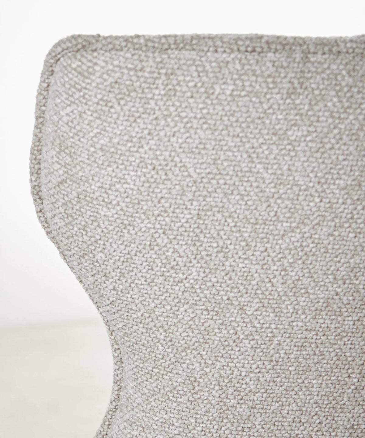 55201009336706 Sillón tapizado en tela bouclé con Ottoman Elska Sillones tapizados Northdeco
