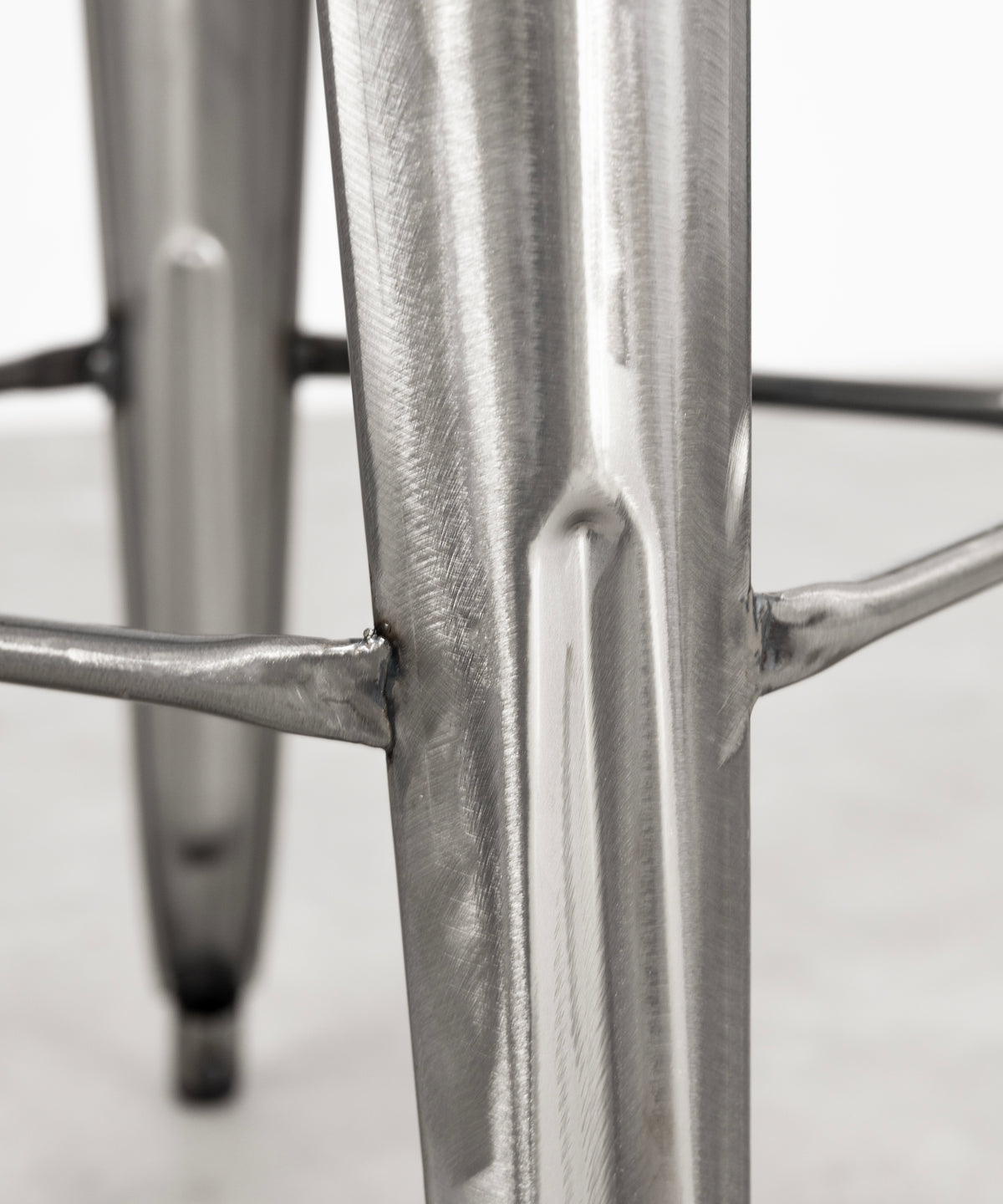 Taburete Alto de Metal Tolik - Polished Edition Taburetes Northdeco