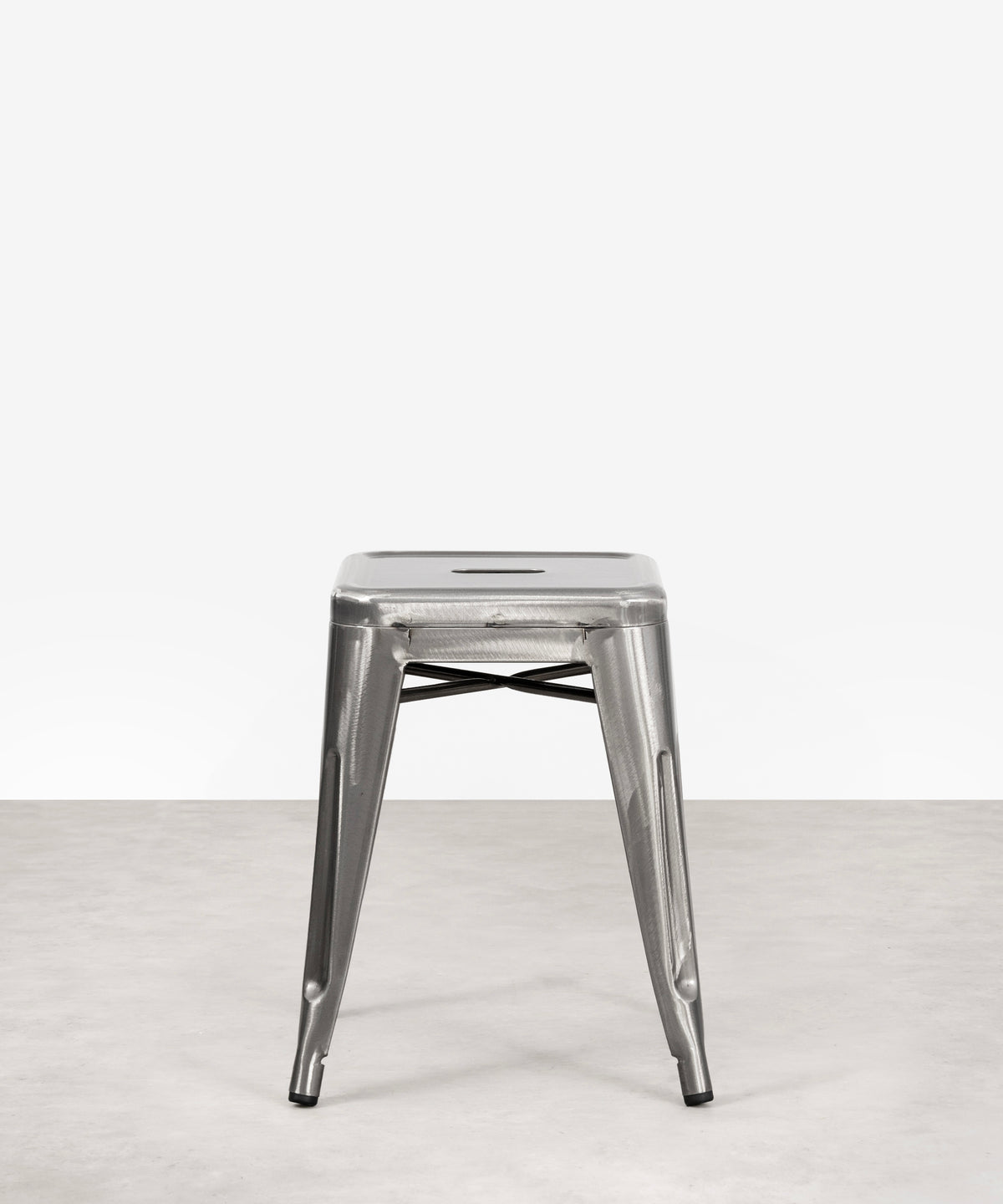 Taburete Bajo de Metal Tolik - Polished Edition Taburetes Northdeco