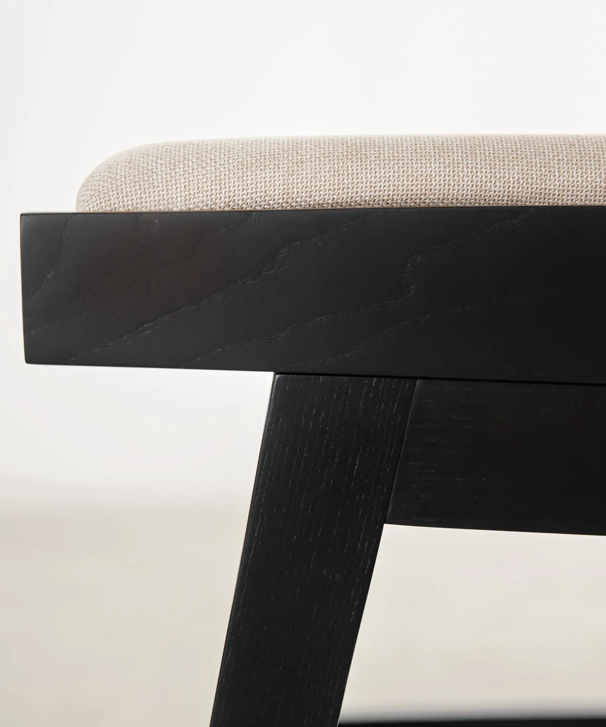 55179669111170 Silla de Comedor en Madera y Tapizada Matilde Sillas de madera Northdeco