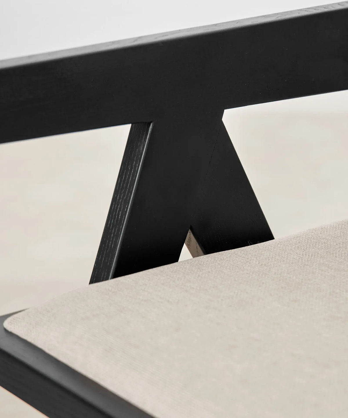 47041515028817 Silla de Comedor en Madera y Tapizada con Reposabrazos Matilde Sillas de Madera Northdeco