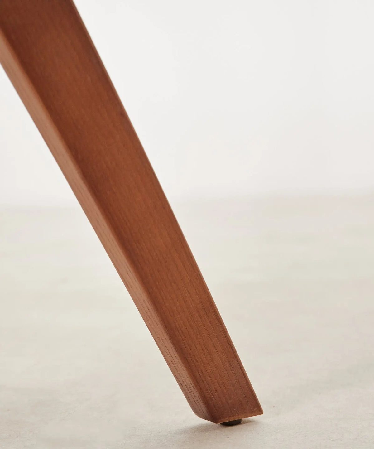 47041514996049 Silla de Comedor en Madera y Tapizada con Reposabrazos Matilde Sillas de Madera Northdeco