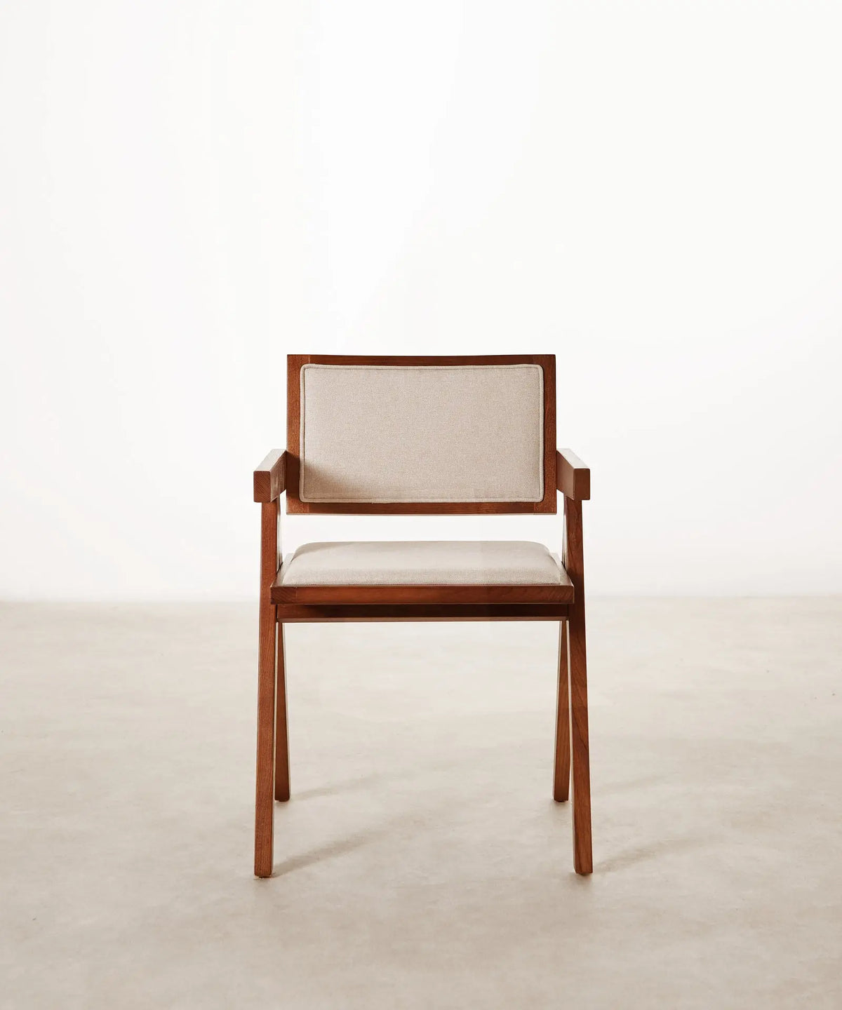 47041514996049 Silla de Comedor en Madera y Tapizada con Reposabrazos Matilde Sillas de Madera Northdeco