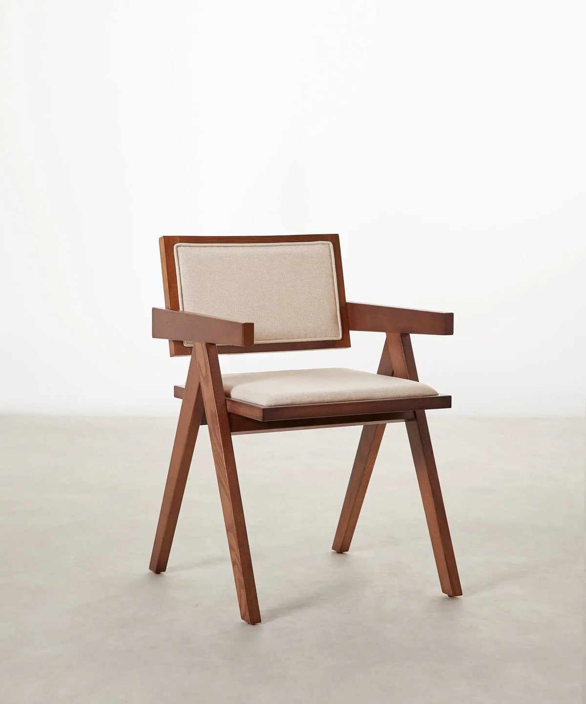 47041514996049 Silla de Comedor en Madera y Tapizada con Reposabrazos Matilde Sillas de Madera Northdeco