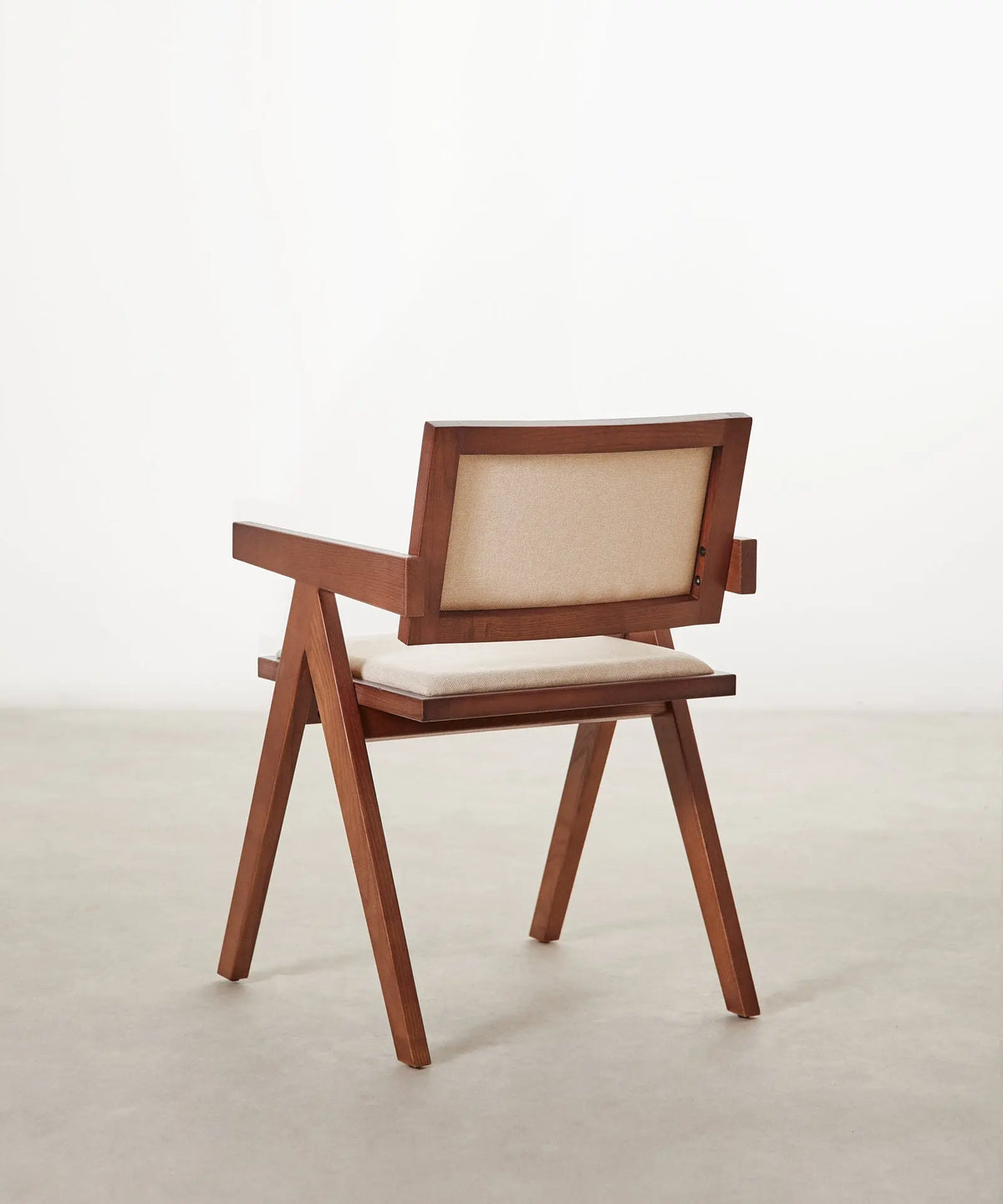 47041514996049 Silla de Comedor en Madera y Tapizada con Reposabrazos Matilde Sillas de Madera Northdeco